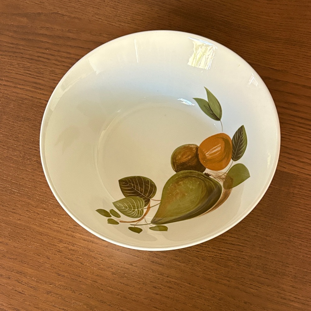 JOHNSON BROS - Vintage Snowhite Pattern Serving Bowl